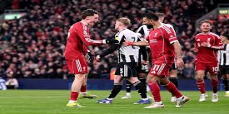 榜首之争与压力并存：利物浦与曼联的现状对比 -熊猫体育