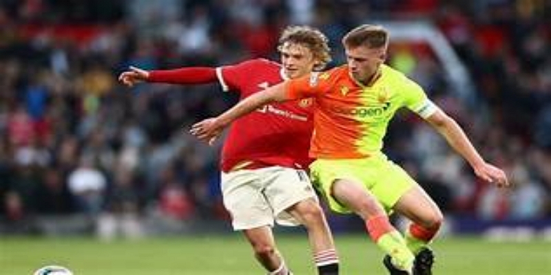 熊猫体育战术拆解：轮换策略如何影响英乙比赛节奏与攻防结构-熊猫体育