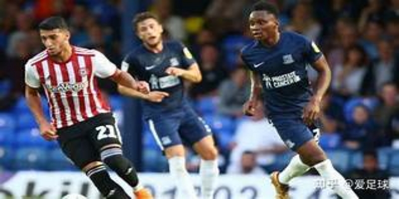 熊猫体育战术解读：攻守一体的边路新模板-熊猫体育