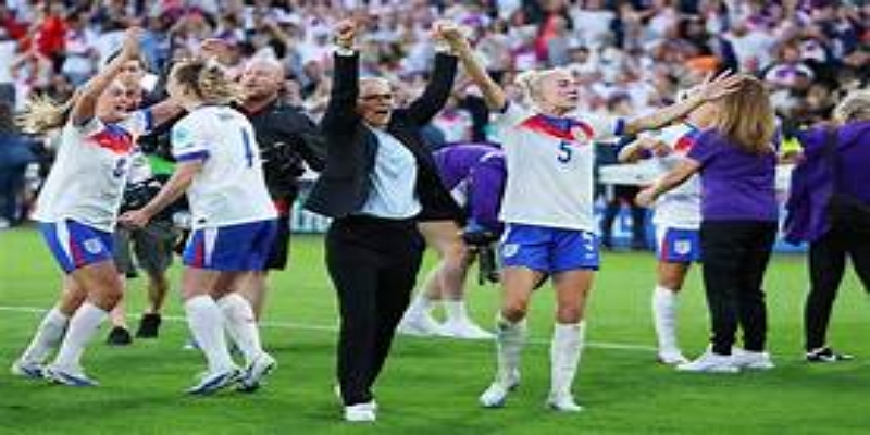 熊猫体育聚焦：从伦敦街头球场到国家队舞台的成长轨迹-熊猫体育